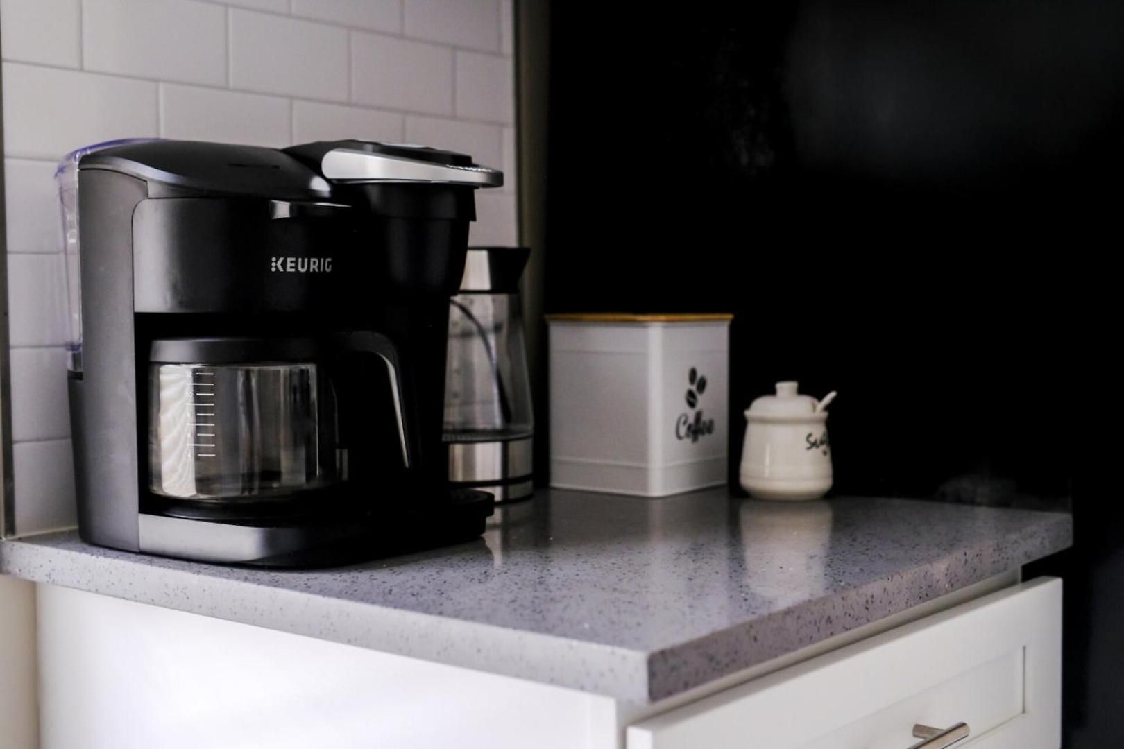 Sleeps 4 • New Modern 1br • Private Workspace Apartment Chicago