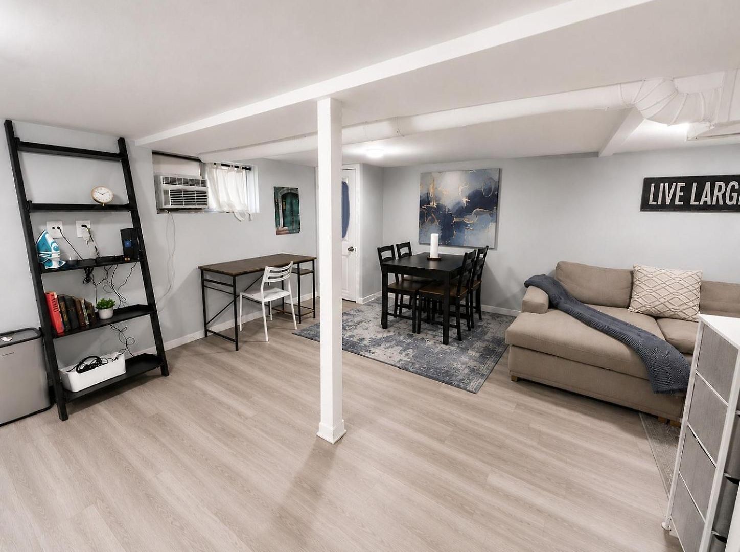 Cozy Logan Square Easy Access Apartment