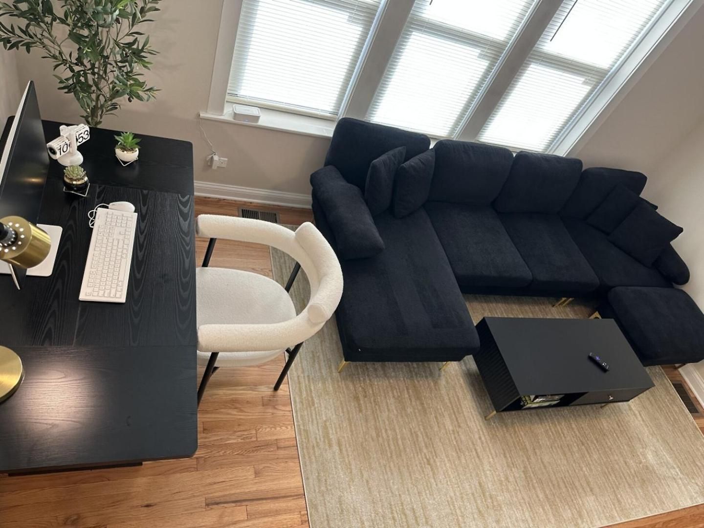 Apartment Private Workspace • Sleeps4 • Modern Stylish