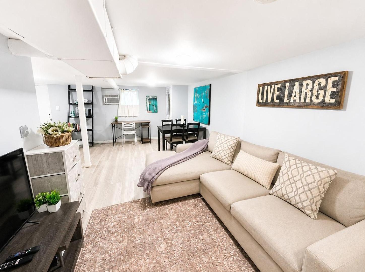 Cozy Logan Square Easy Access Chicago