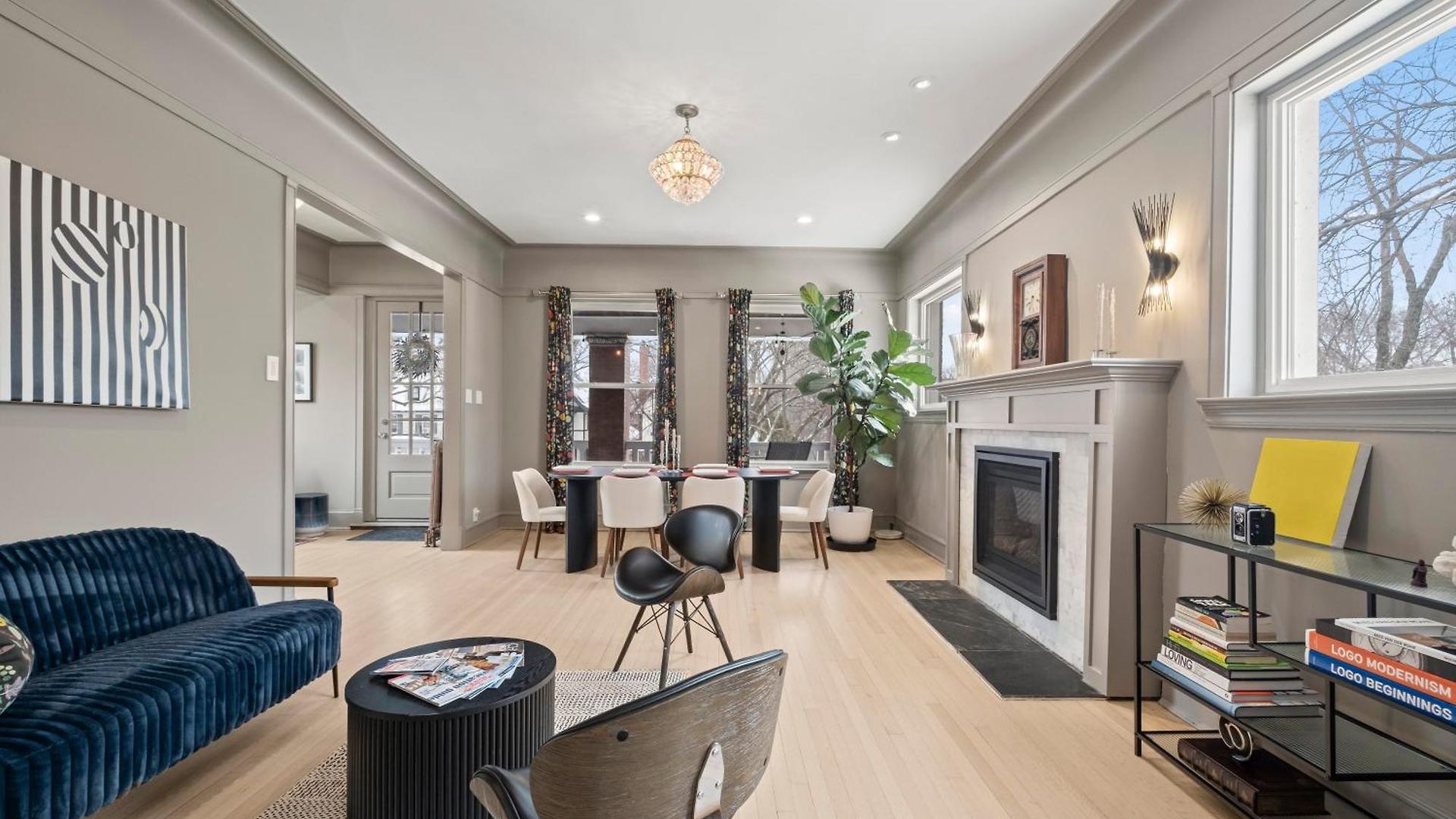 Elegant And Chic 2bed 2bath Steps From The Lake!