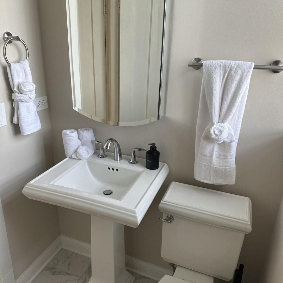 Apartment Private Workspace • Sleeps4 • Modern Stylish Chicago