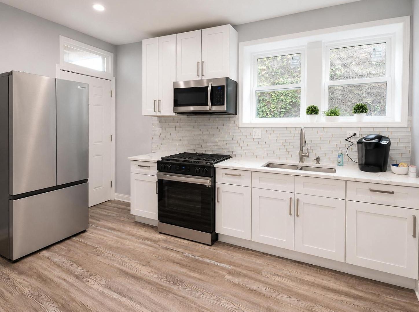 Beautiful Big 3 Bedroom Quiet Near Downtown *