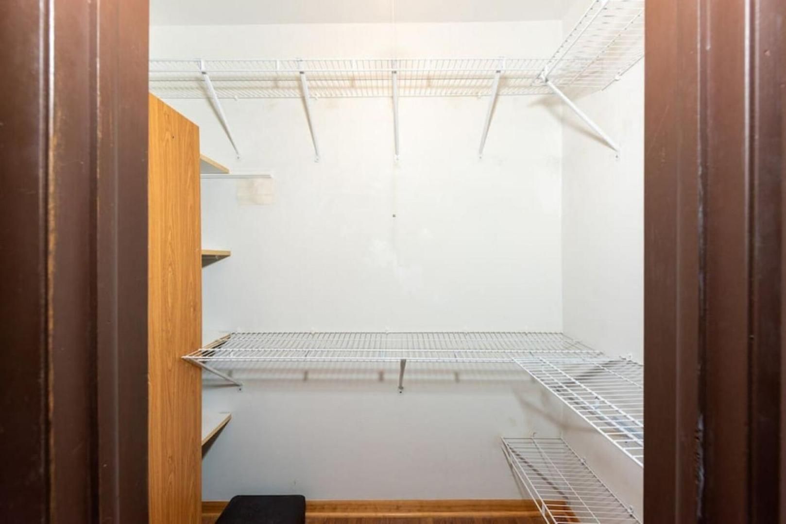 Apartment Mins From O'hare • Safe Location • Private Parking