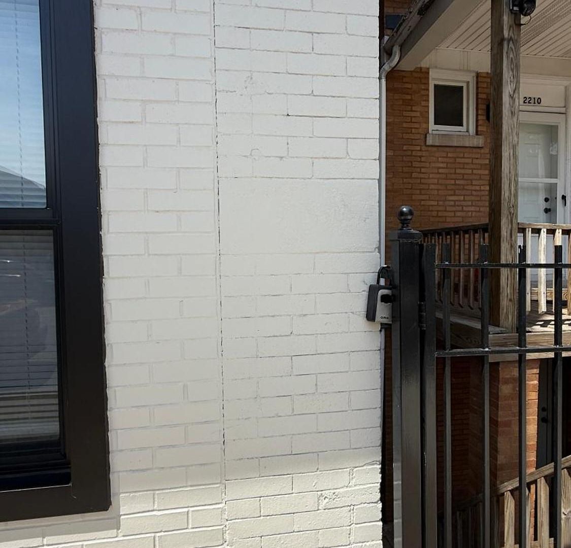 Modern Pilsen 2 Bedroom Apartment