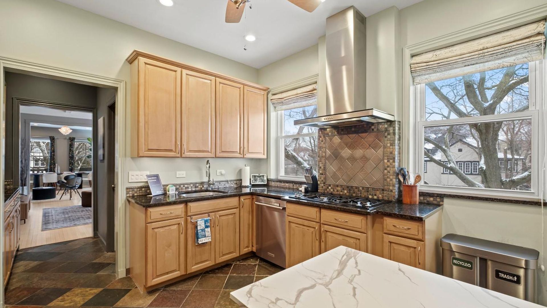 Elegant And Chic 2bed 2bath Steps From The Lake! Chicago
