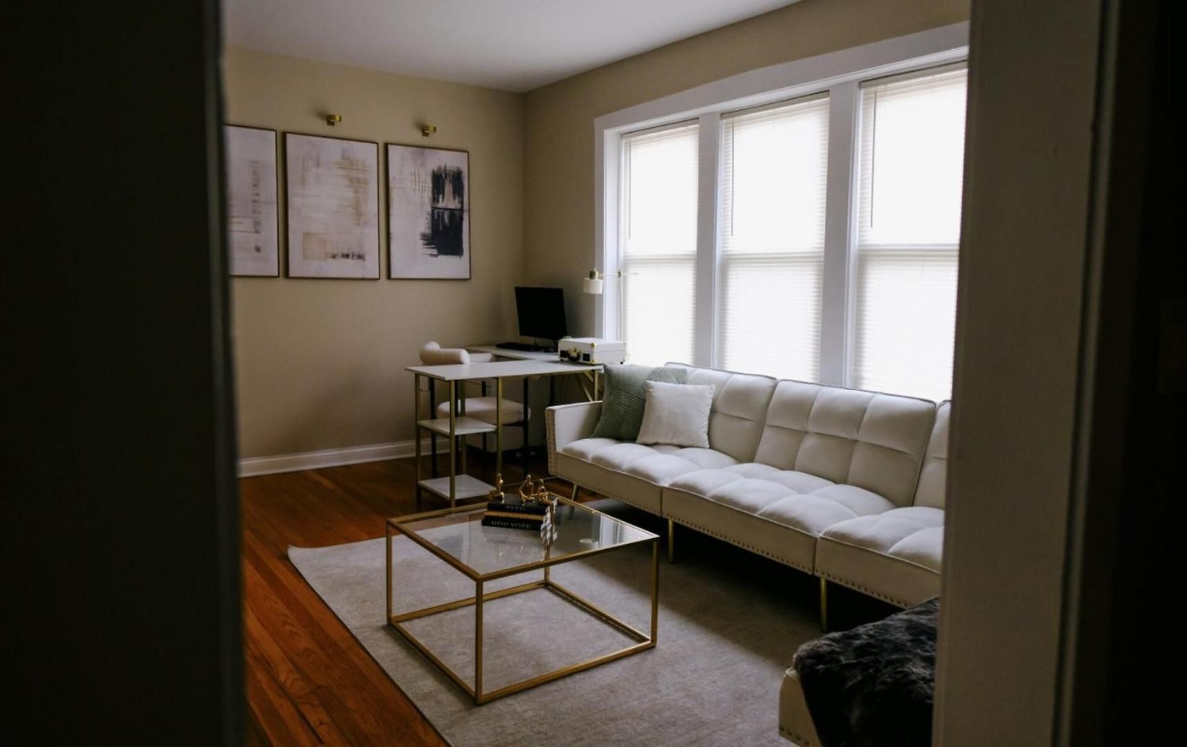 Apartment Sleeps 4 • New Modern 1br • Private Workspace