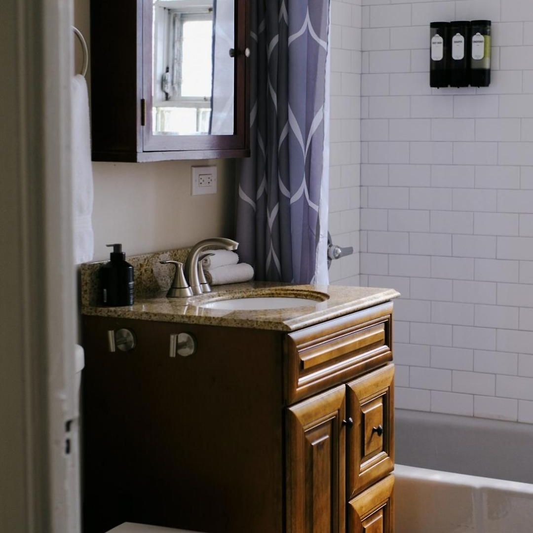 Sleeps 7 • Huge Projector • Designated Workspace * Chicago