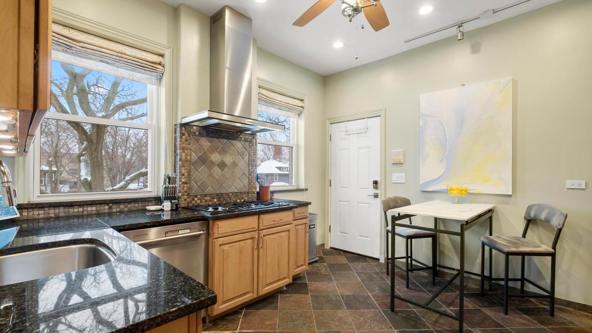 Elegant And Chic 2bed 2bath Steps From The Lake! Apartment Chicago