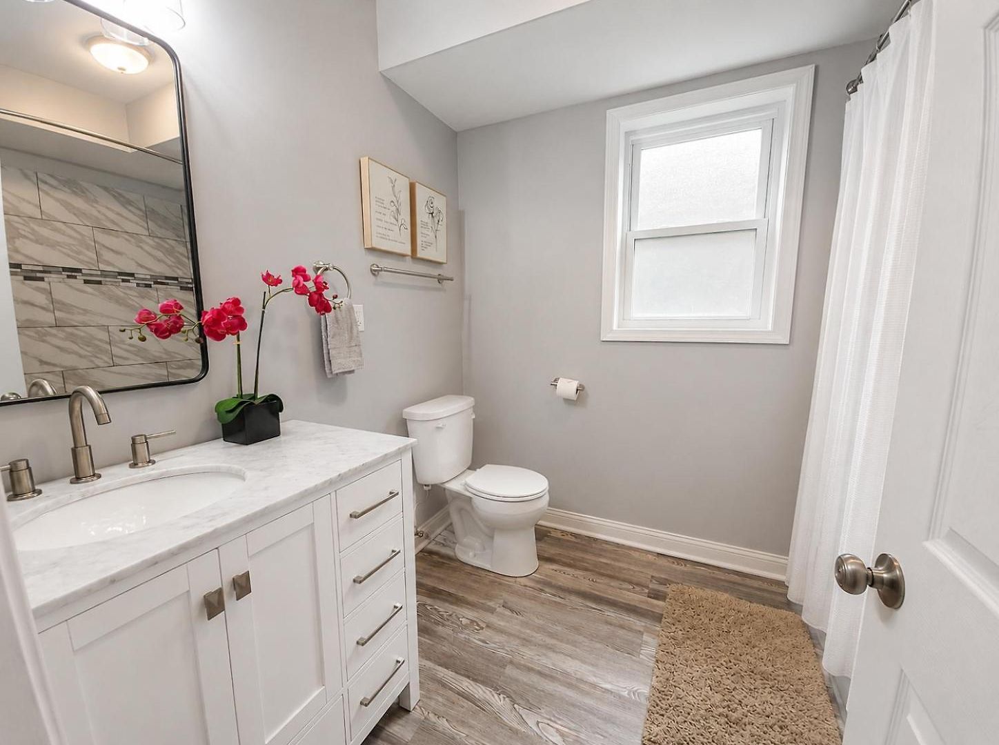Beautiful Big 3 Bedroom Quiet Near Downtown Chicago