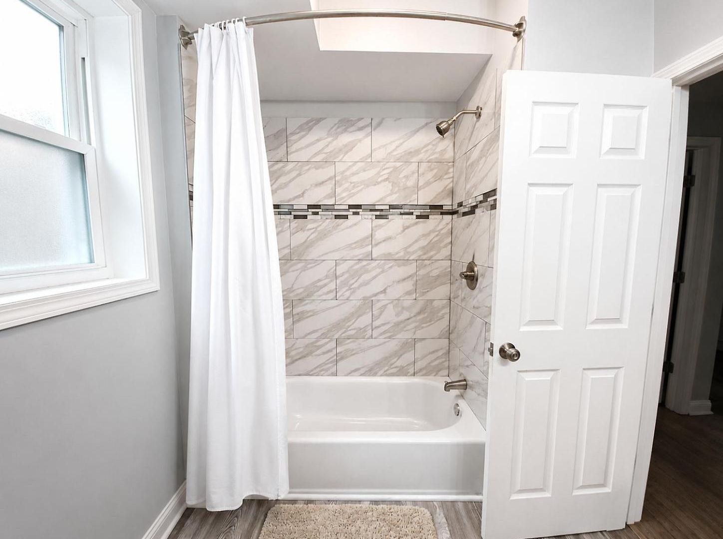 Beautiful Big 3 Bedroom Quiet Near Downtown *