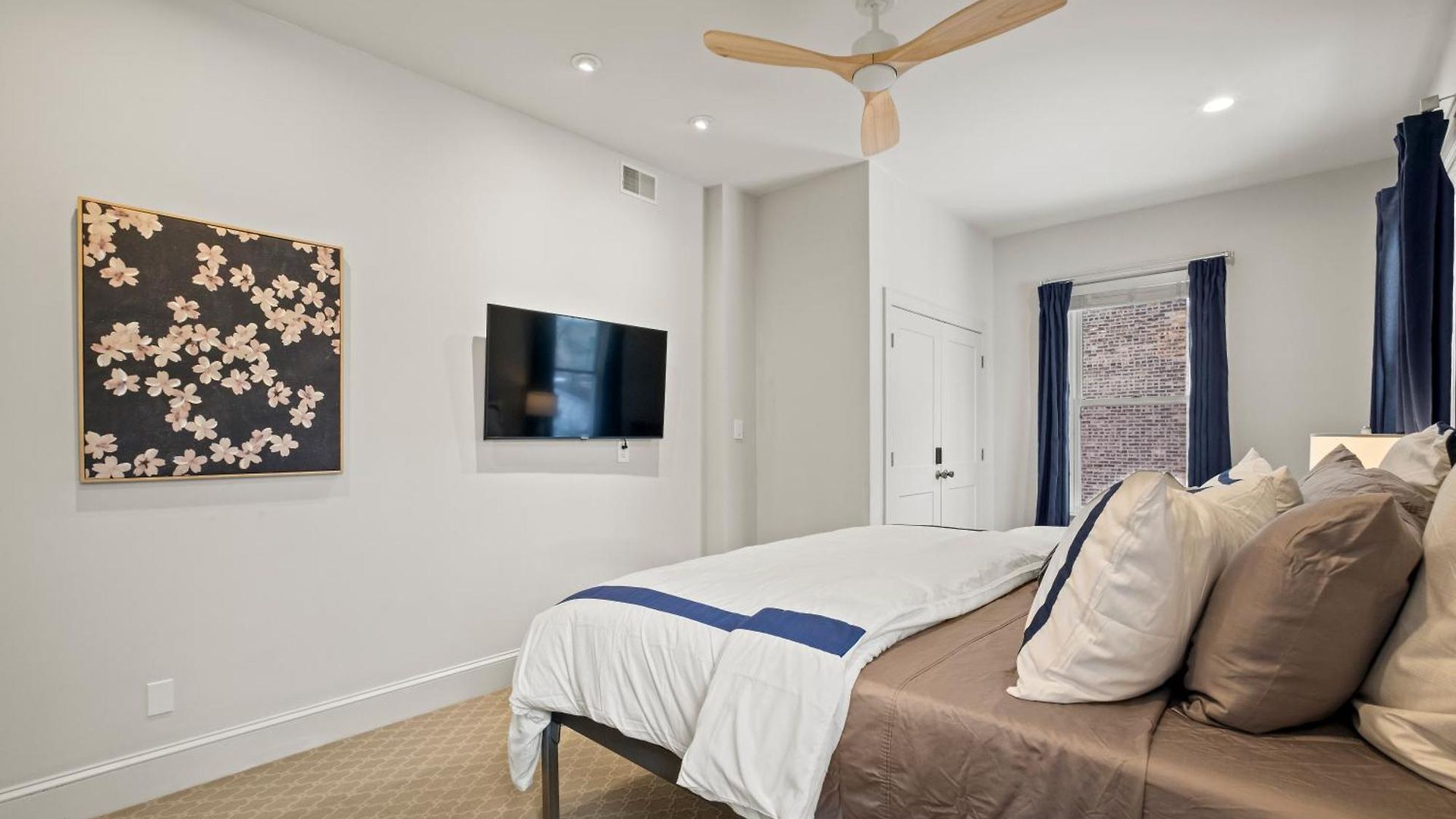 Apartment Elegant And Chic 2bed 2bath Steps From The Lake!