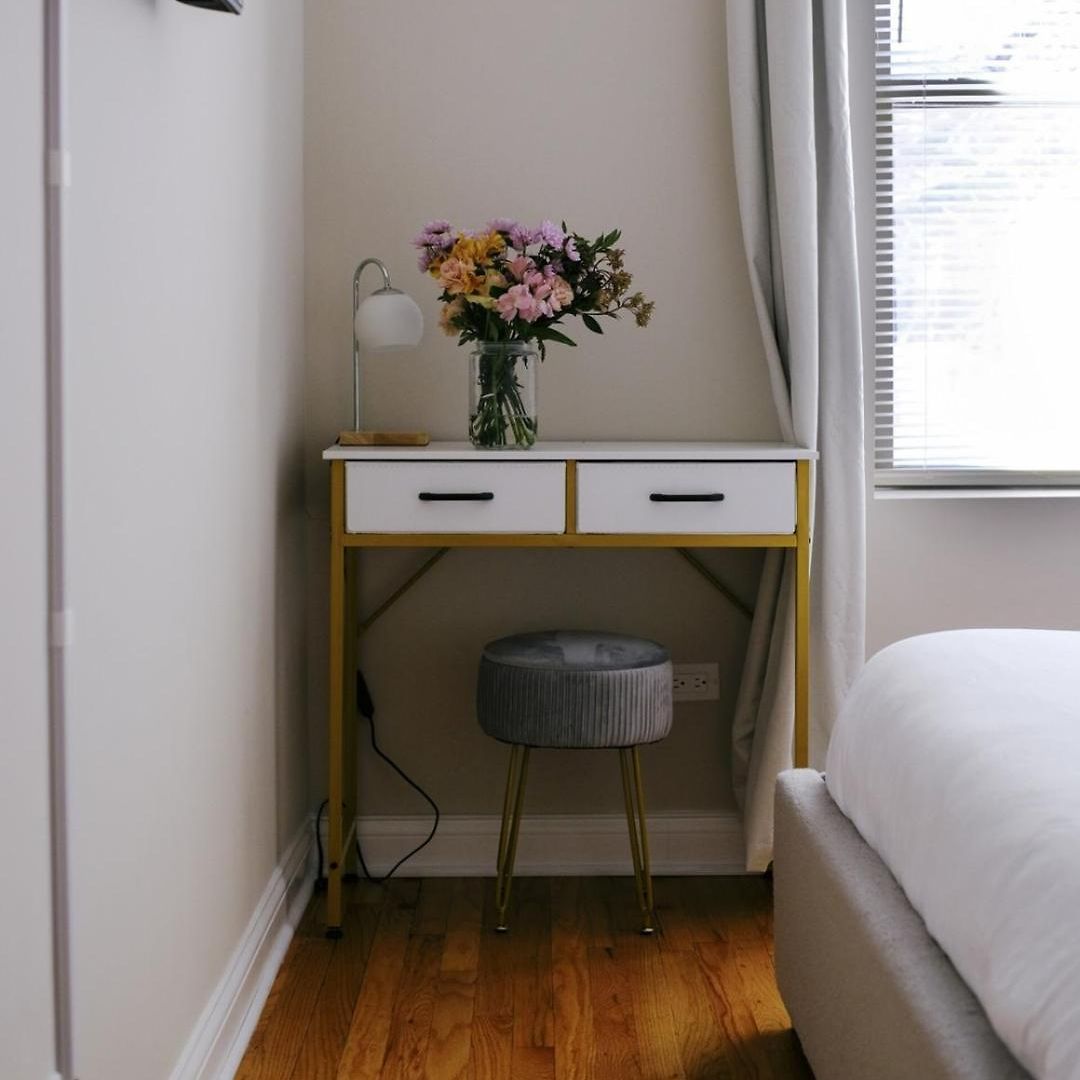 Apartment Sleeps 7 • Huge Projector • Designated Workspace *