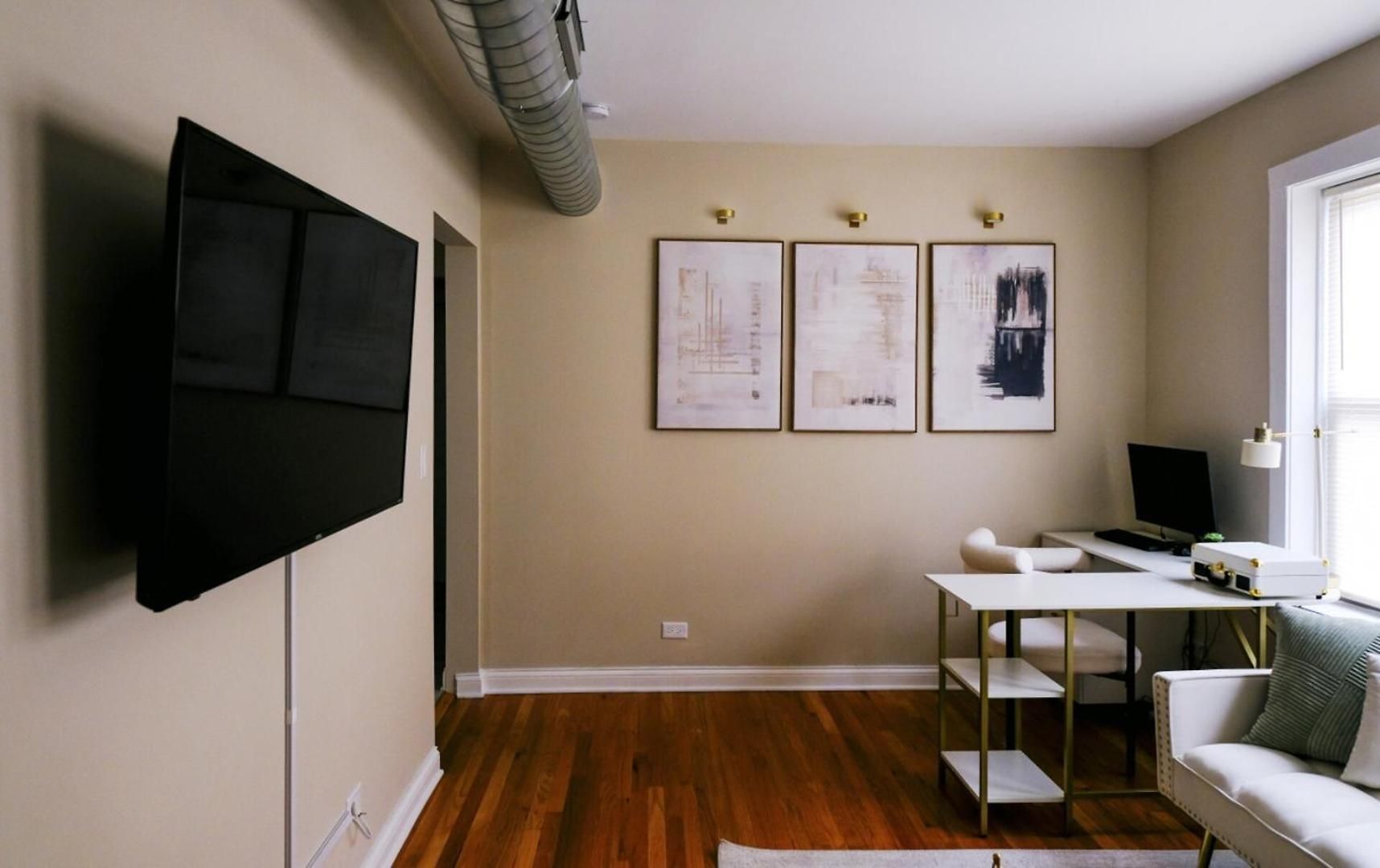 Apartment Sleeps 4 • New Modern 1br • Private Workspace Chicago
