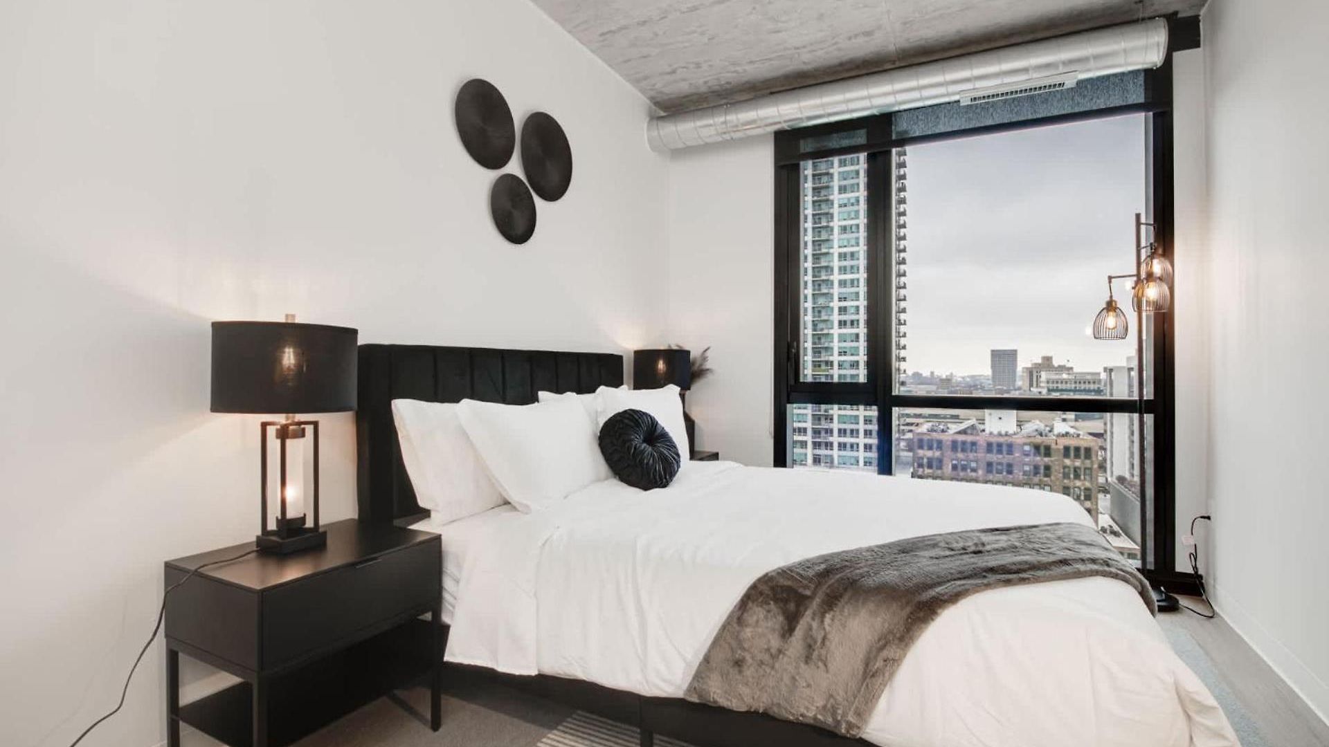 Apartment South Loop Rooftop With In & Out Parking 1