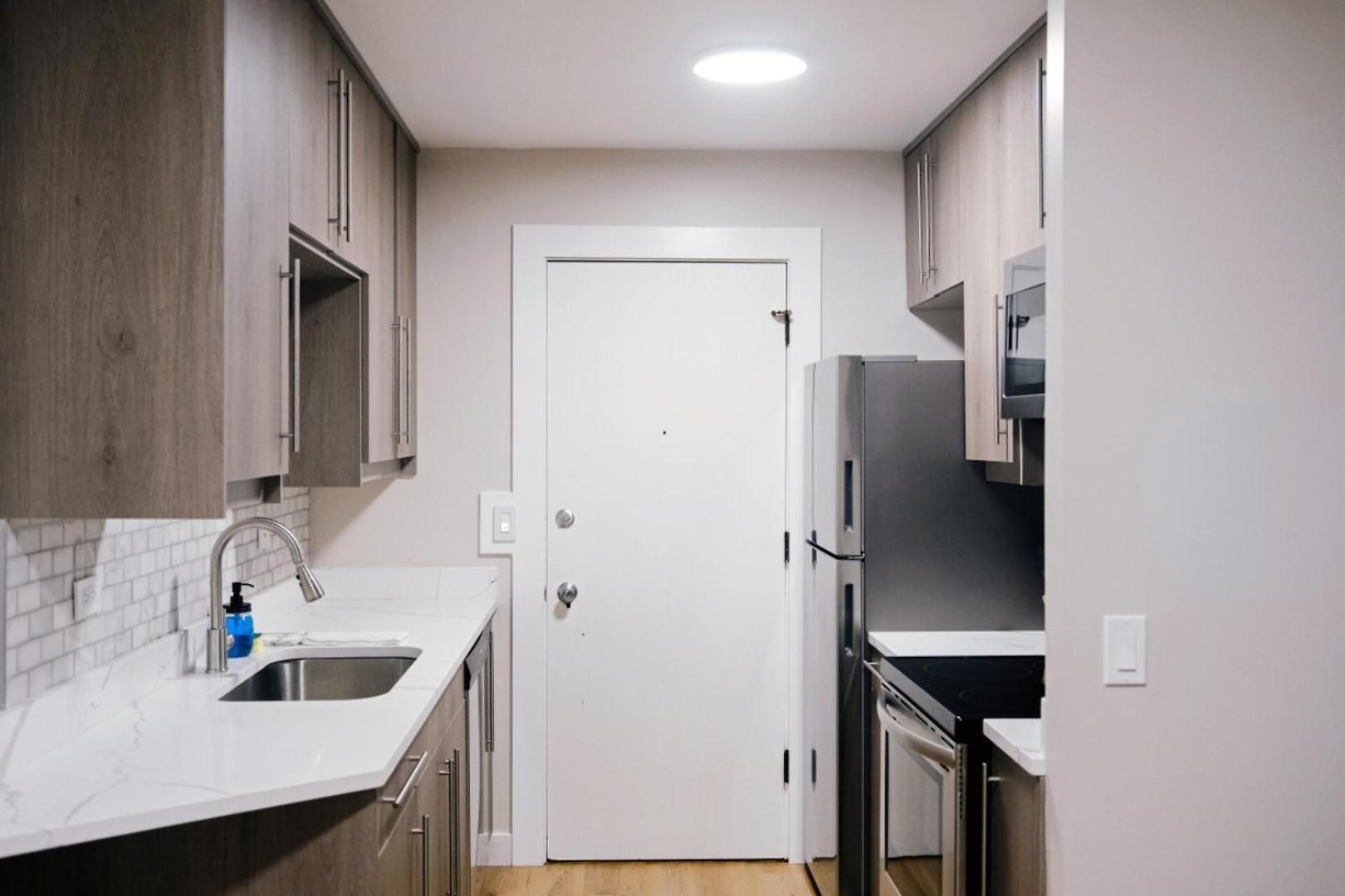 Apartment Modern • Safe Near O'hare *