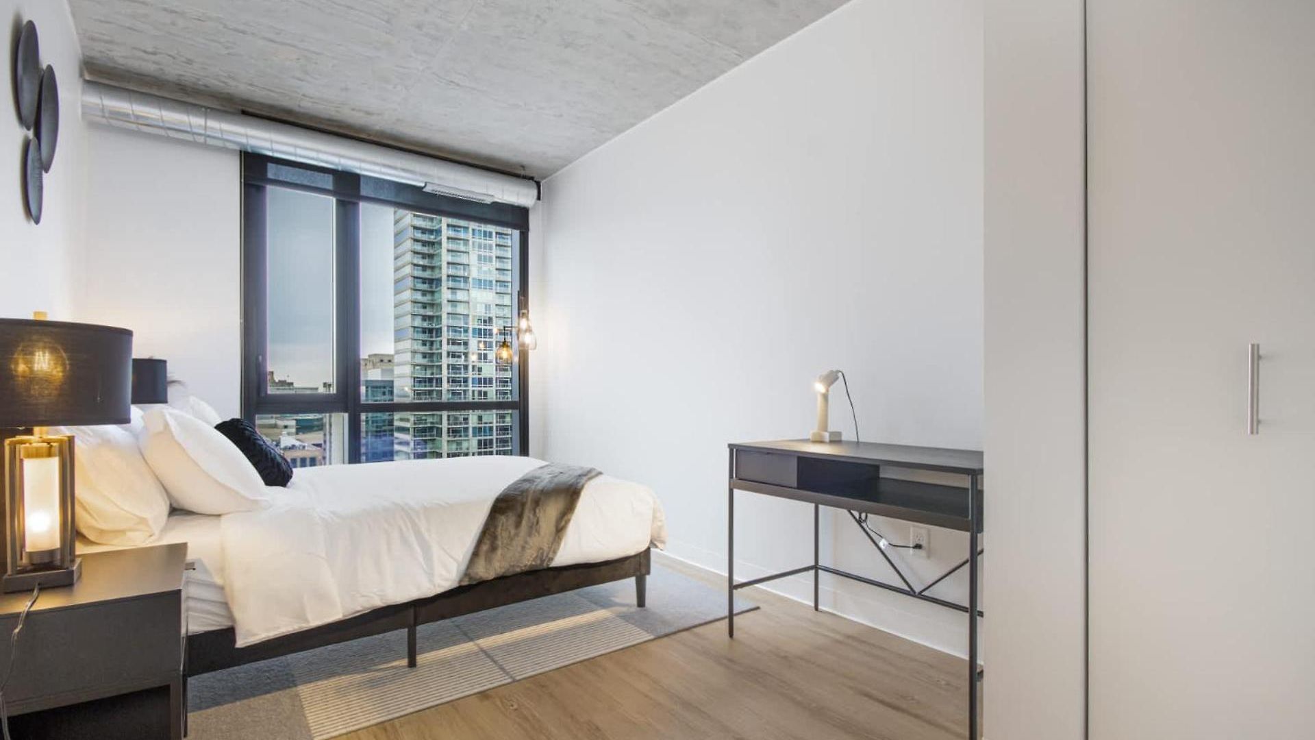 Apartment South Loop Rooftop With In & Out Parking 1 *