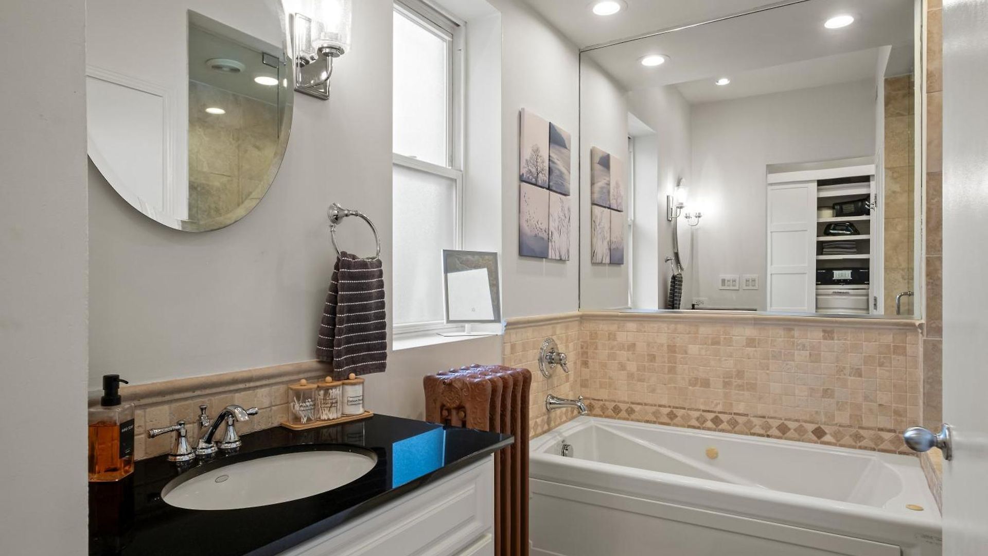 Elegant And Chic 2bed 2bath Steps From The Lake! Apartment *