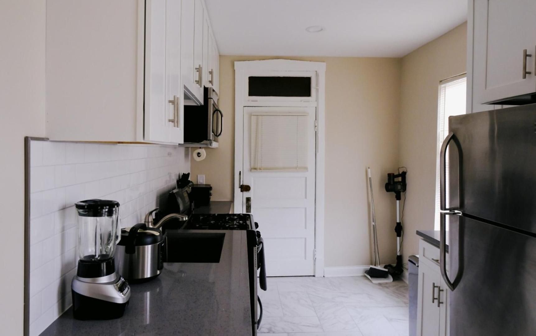 Sleeps 4 • New Modern 1br • Private Workspace Apartment Chicago