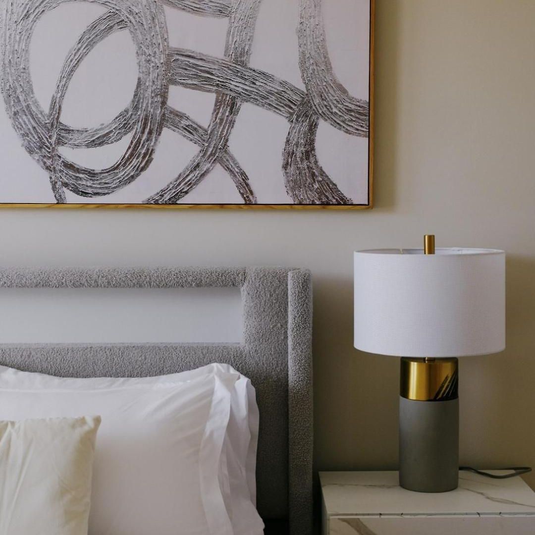 Sleeps 7 • Huge Projector • Designated Workspace *