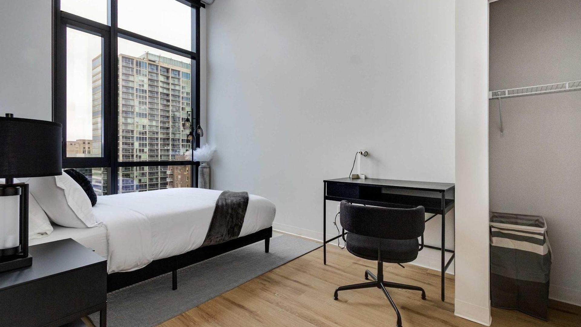 South Loop Rooftop With In And Out Parking 3 *
