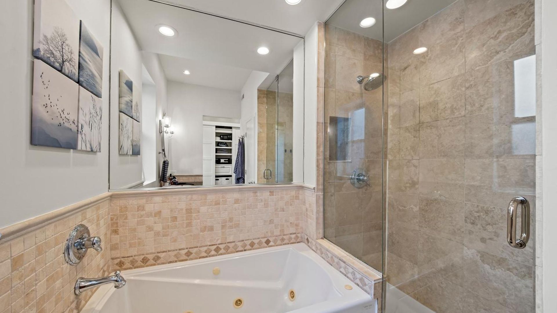 Elegant And Chic 2bed 2bath Steps From The Lake! Apartment *