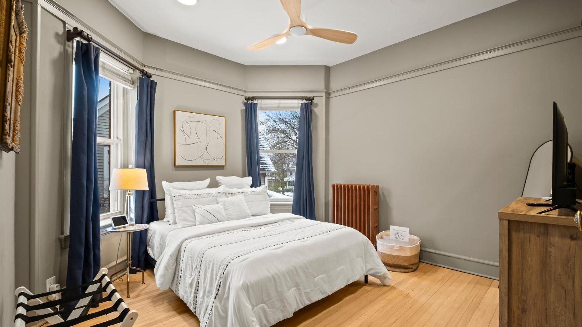 Apartment Elegant And Chic 2bed 2bath Steps From The Lake! *