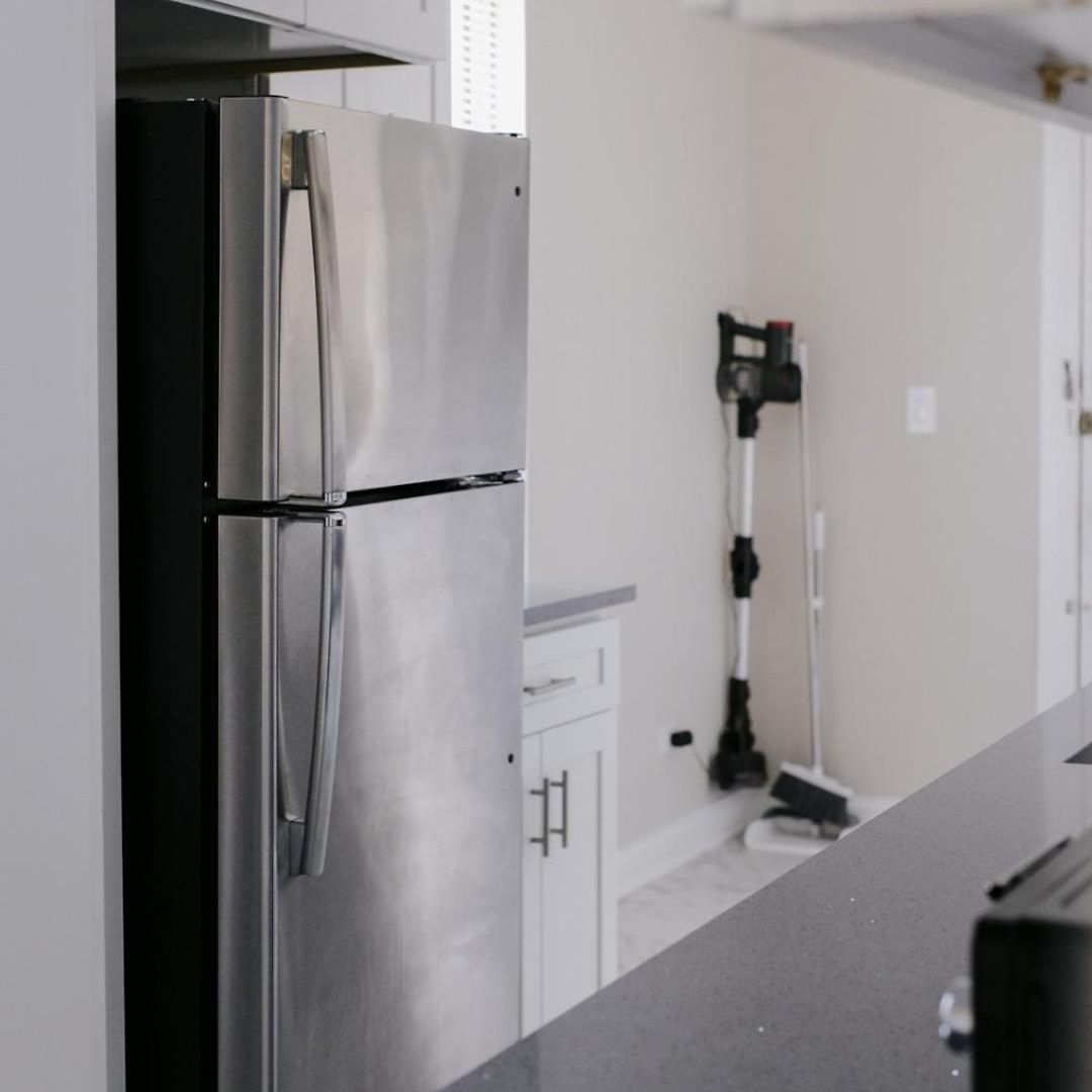 Apartment Sleeps 7 • Huge Projector • Designated Workspace