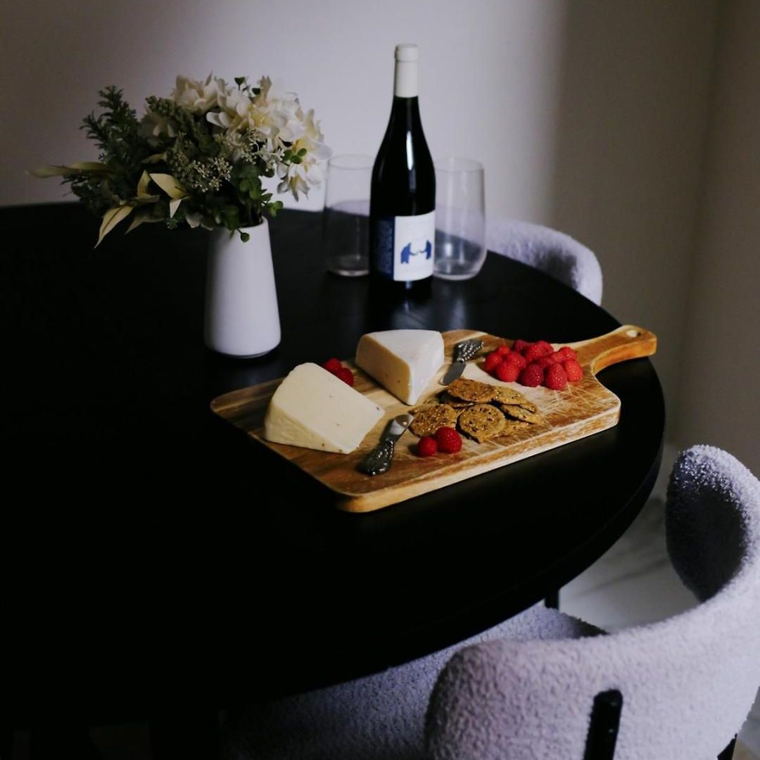 Apartment 2br Fitness Pad • Private Gym • Sleeps 7 *