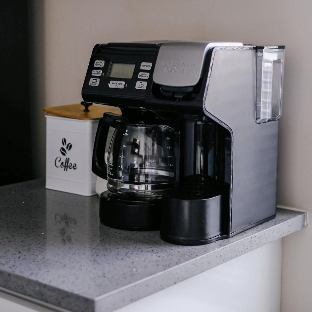 Sleeps 7 • Huge Projector • Designated Workspace Apartment Chicago