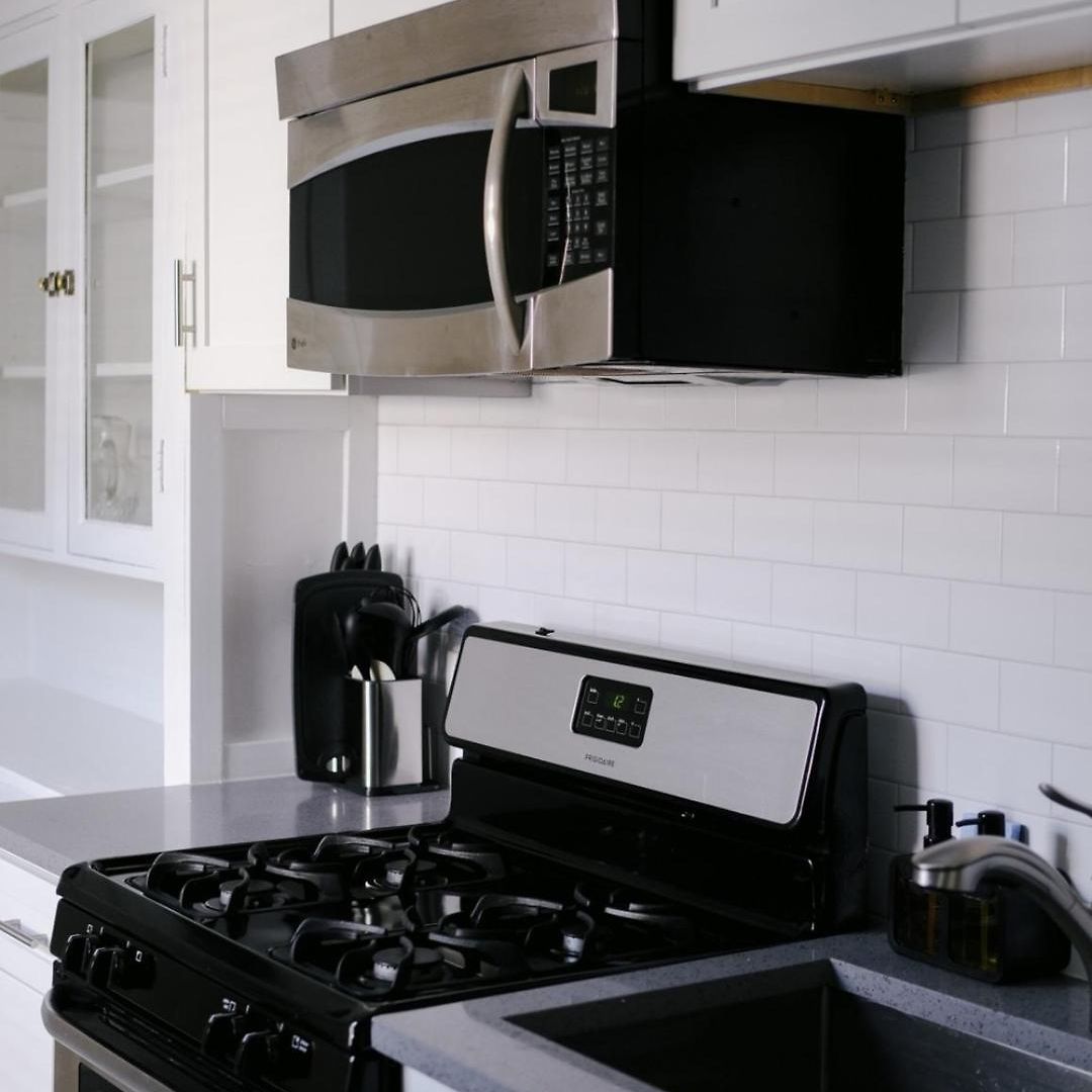 Sleeps 7 • Huge Projector • Designated Workspace