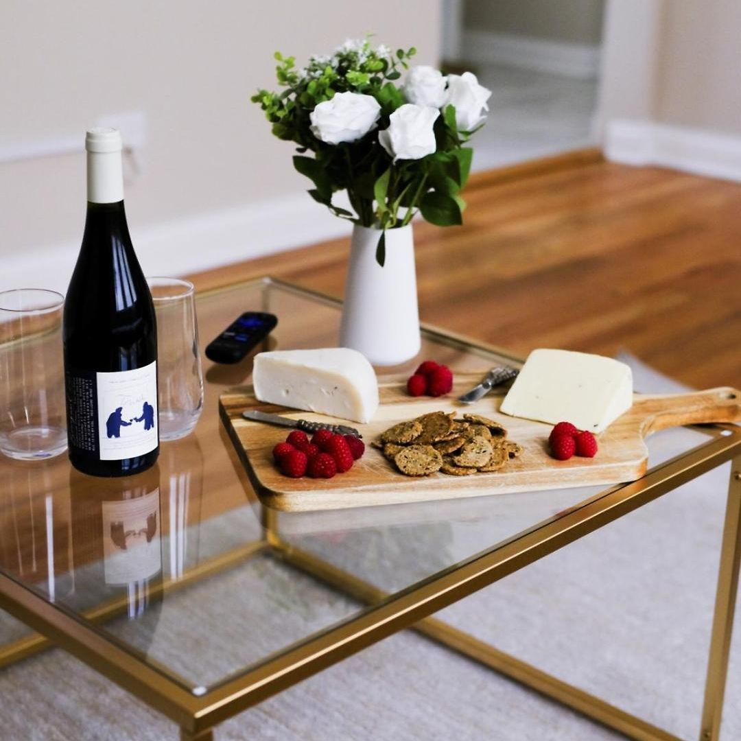Apartment Sleeps 4 • New Modern 1br • Private Workspace Chicago