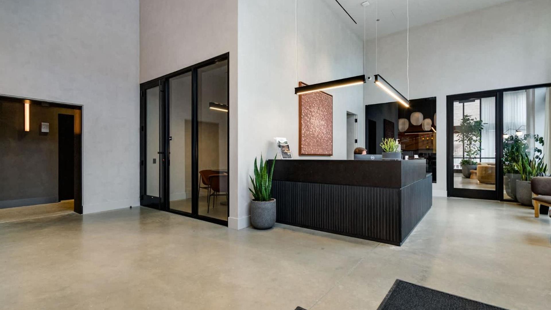 Apartment South Loop Rooftop With In & Out Parking 1