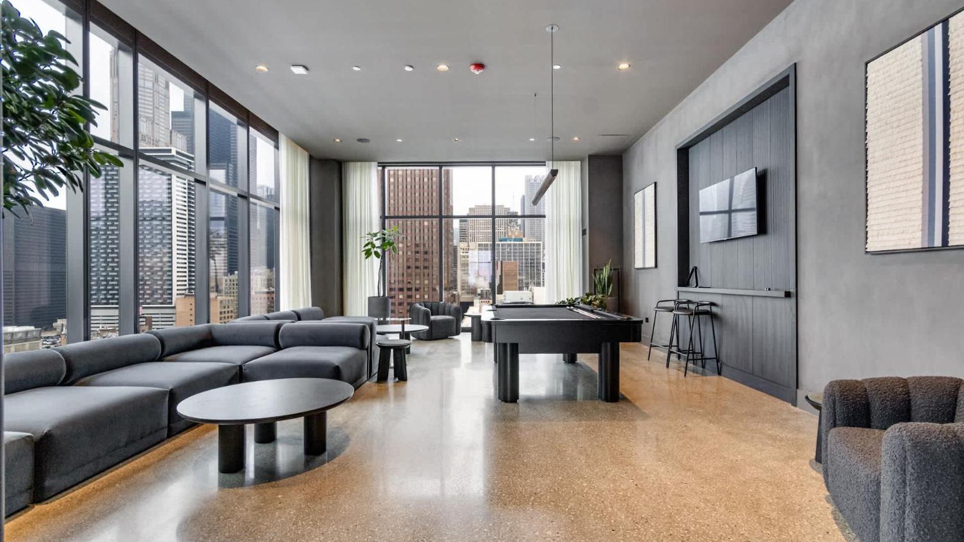 South Loop Rooftop With In & Out Parking 1 * Chicago