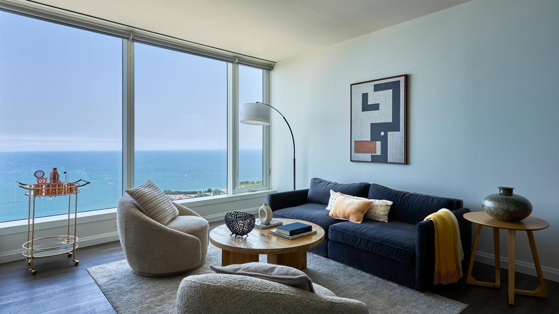 Apartment Lux Apts With Views And Amenities