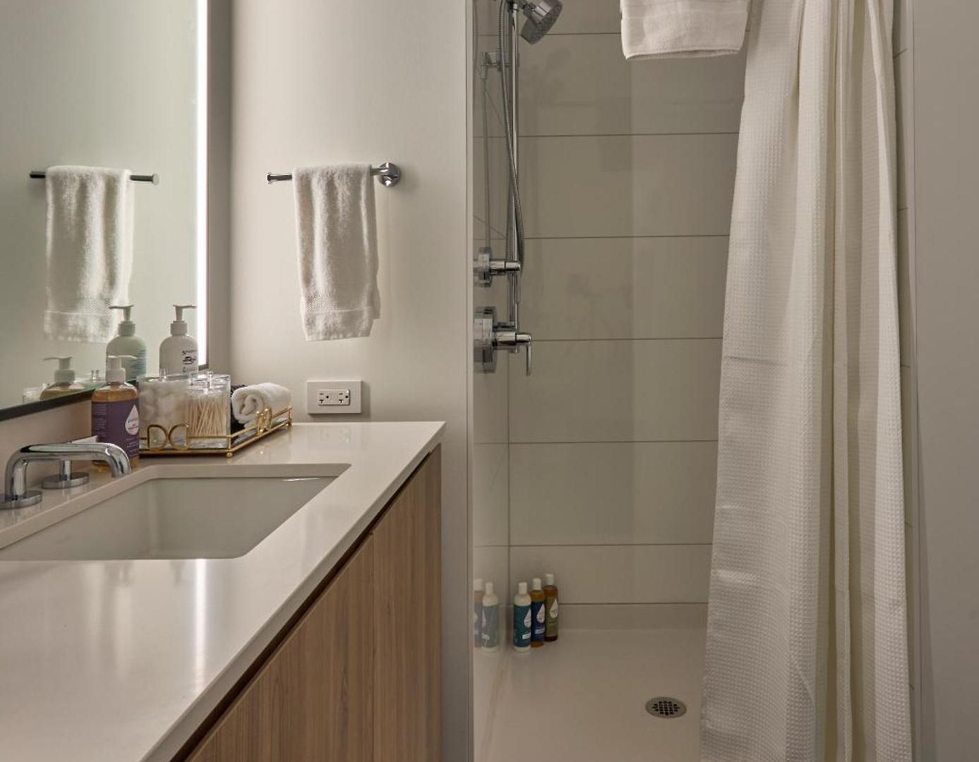 Lux Apts With Views And Amenities Apartment