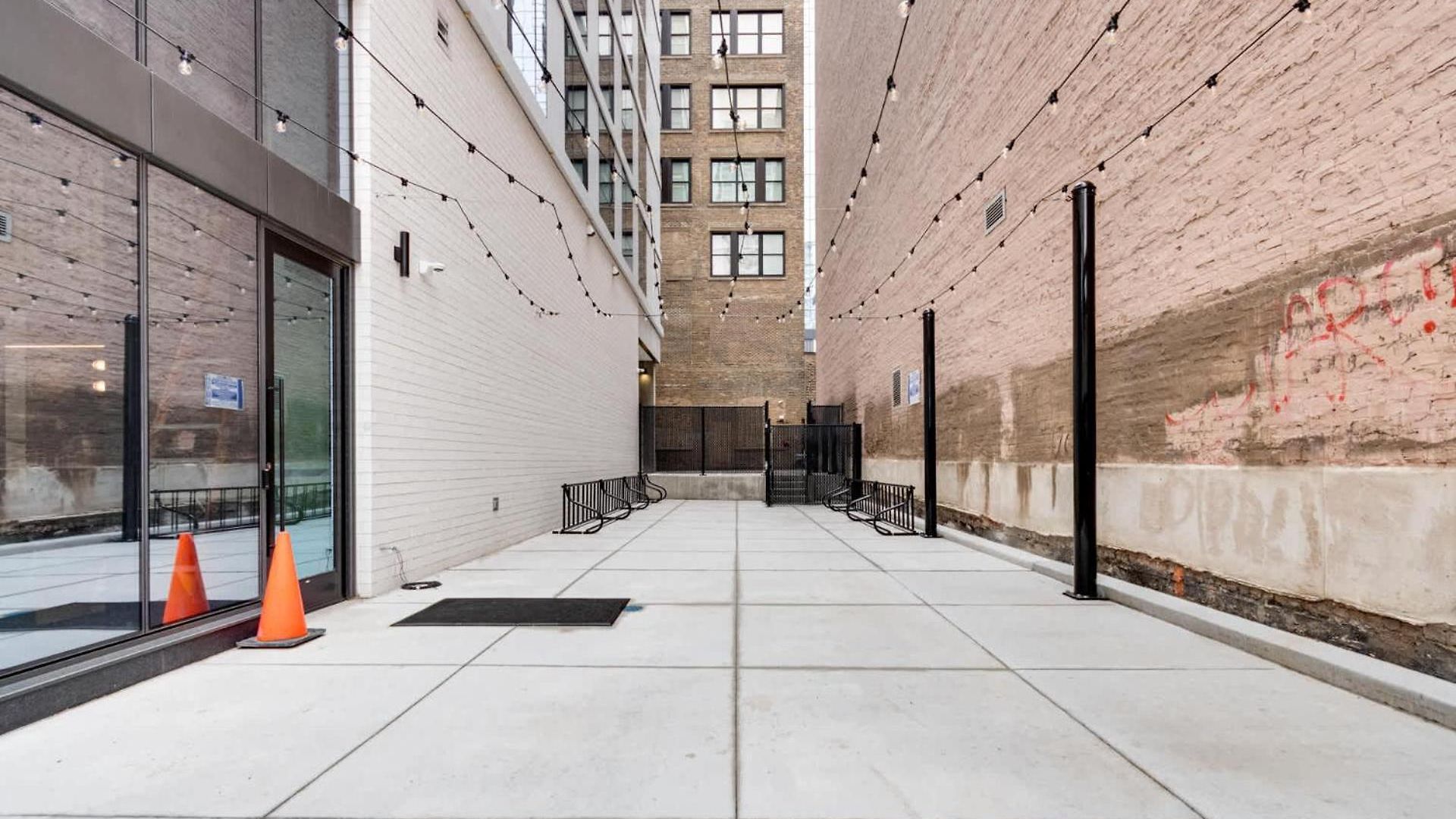 South Loop Rooftop With In & Out Parking 1 Chicago