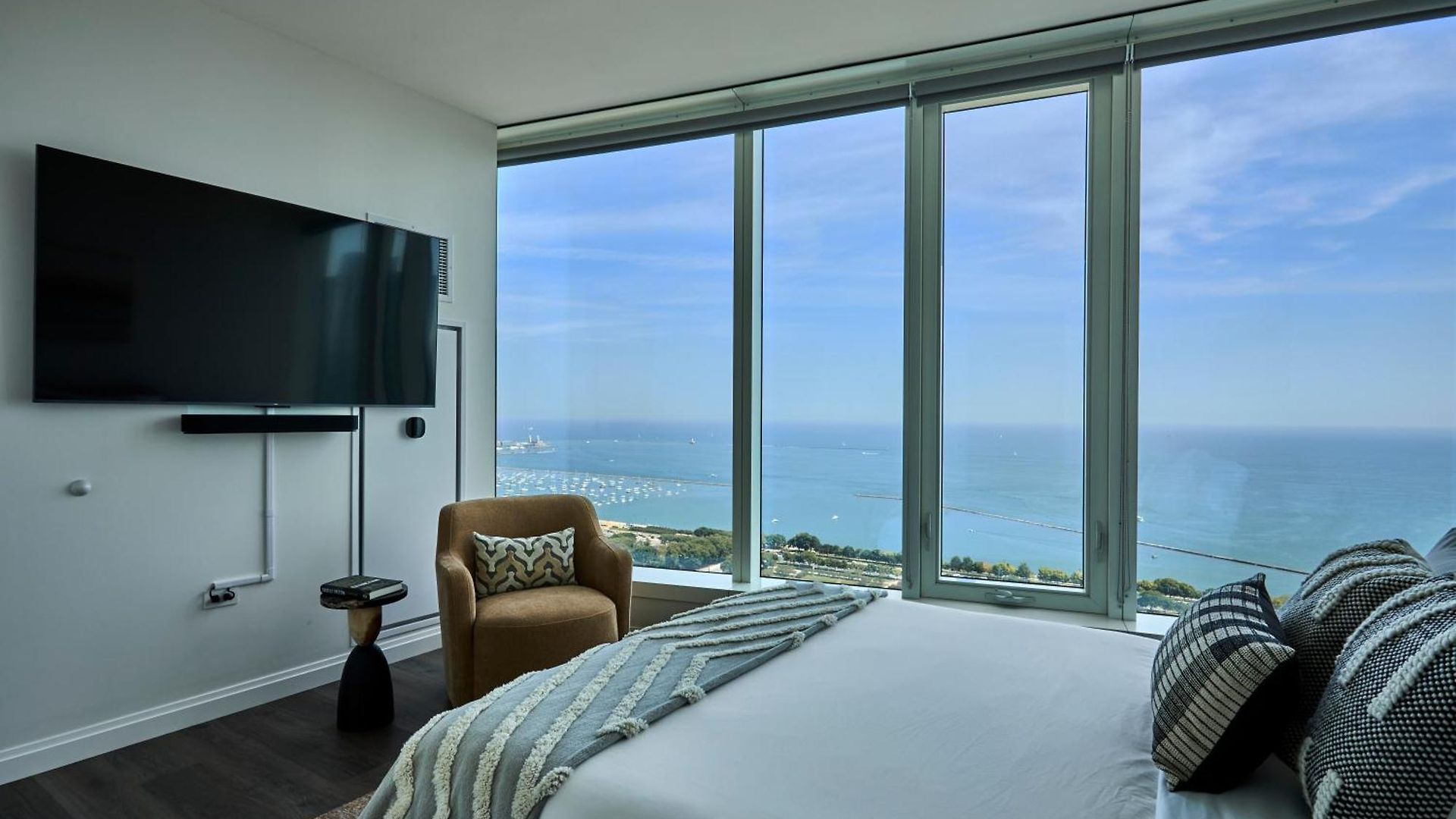 Apartment Lux Apts With Views And Amenities *