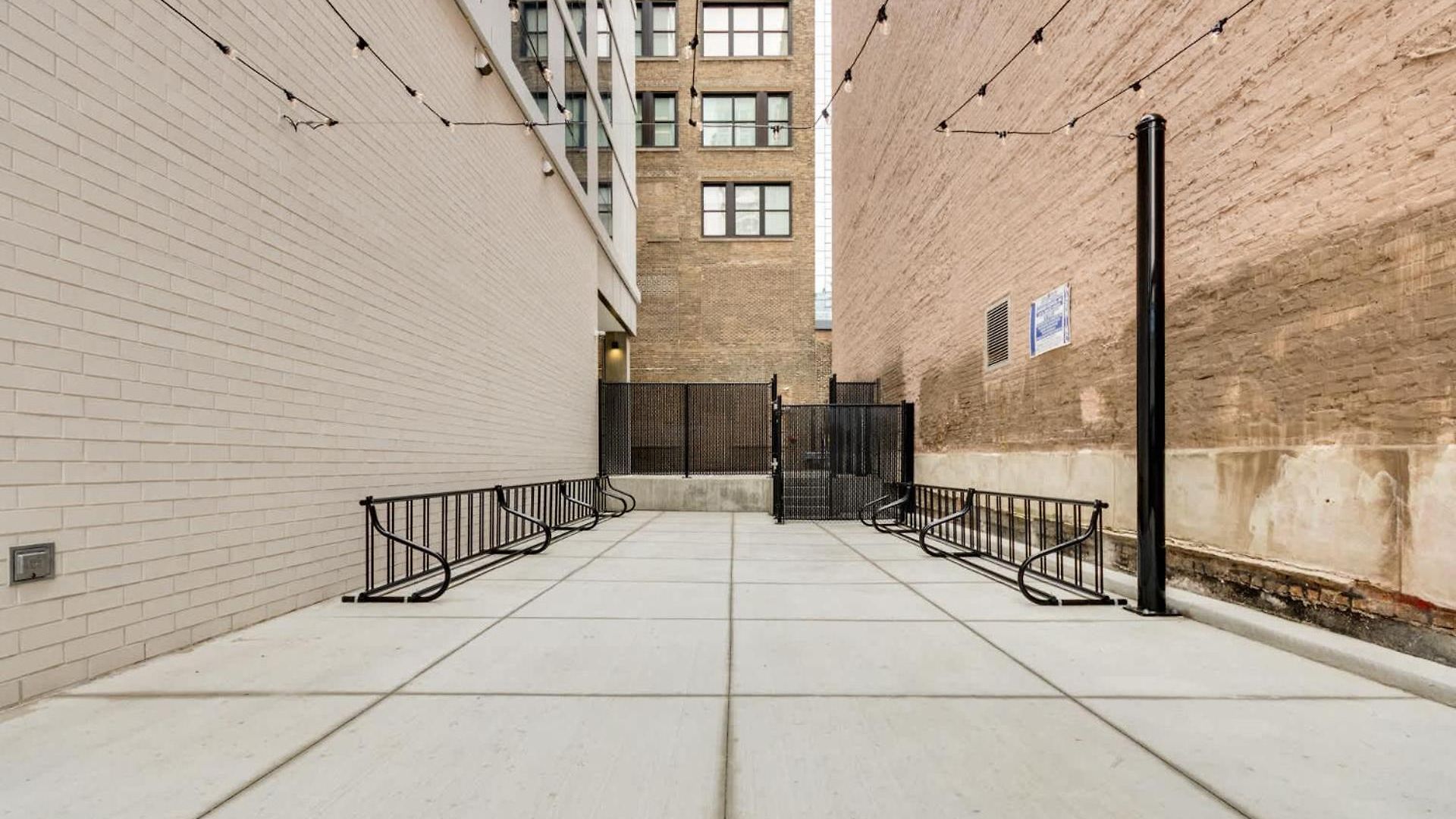 South Loop Rooftop With In & Out Parking 1 Chicago