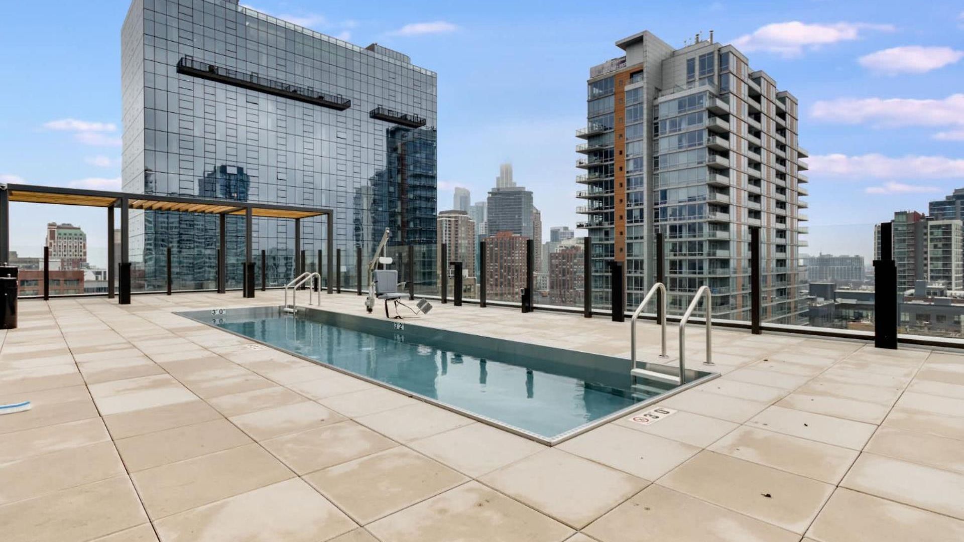 South Loop Rooftop With In And Out Parking 2 Chicago