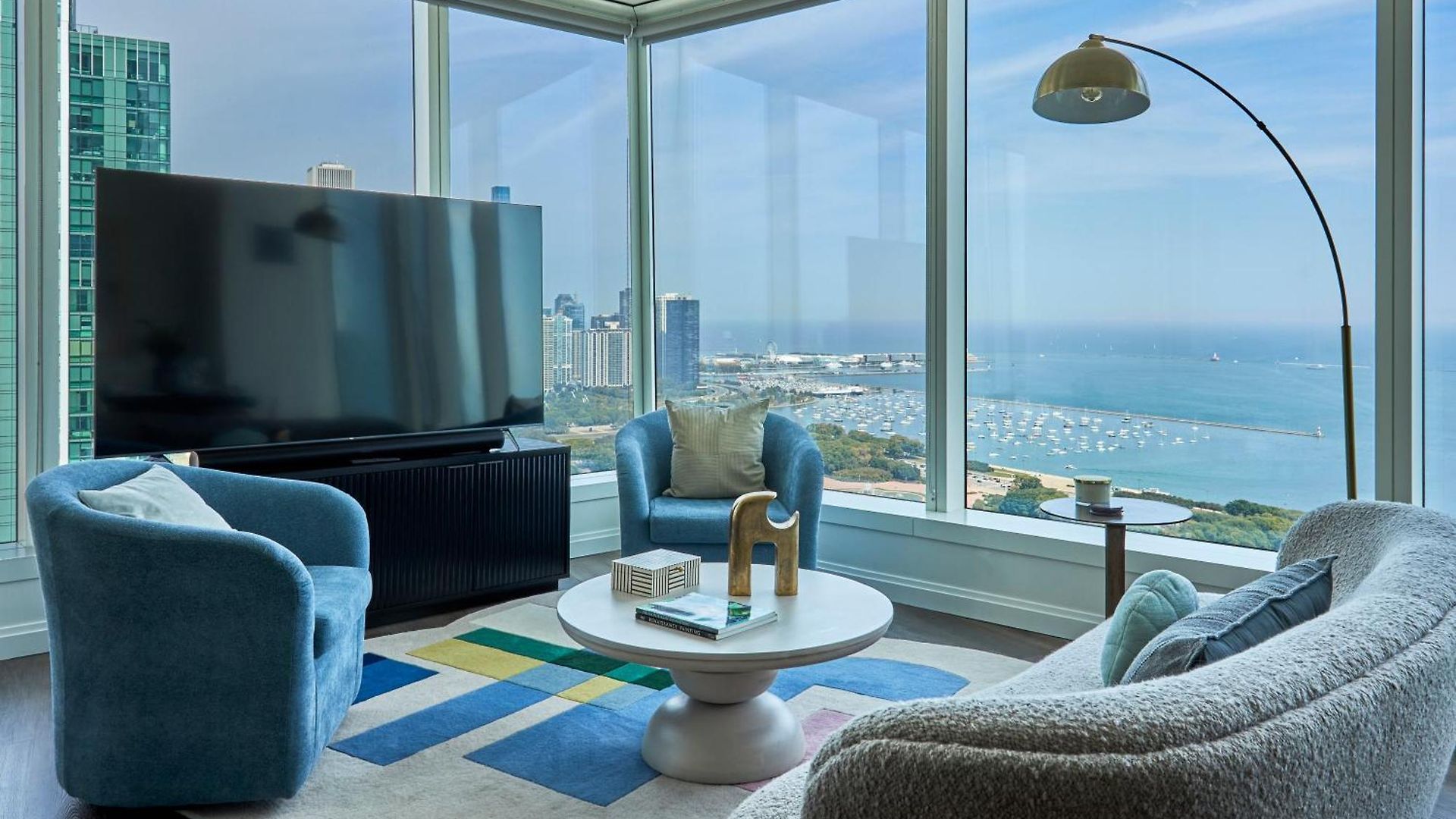 Lux Apts With Views And Amenities Apartment Chicago