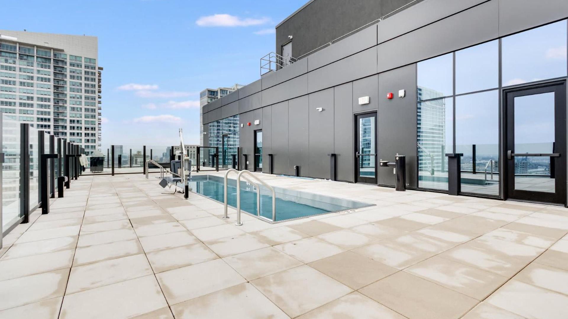 South Loop Rooftop With In & Out Parking 1 *