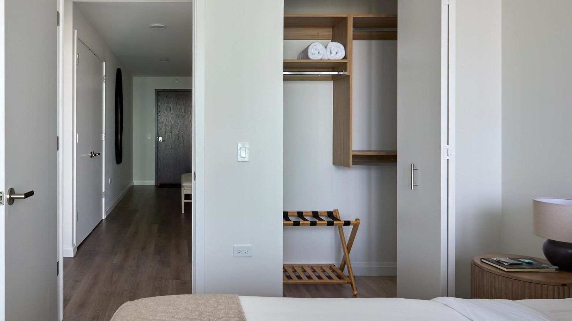 Lux Apts With Views And Amenities Apartment
