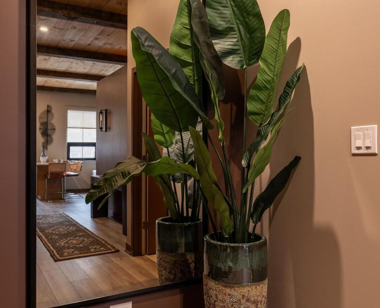 Pulaski Point Apartment *