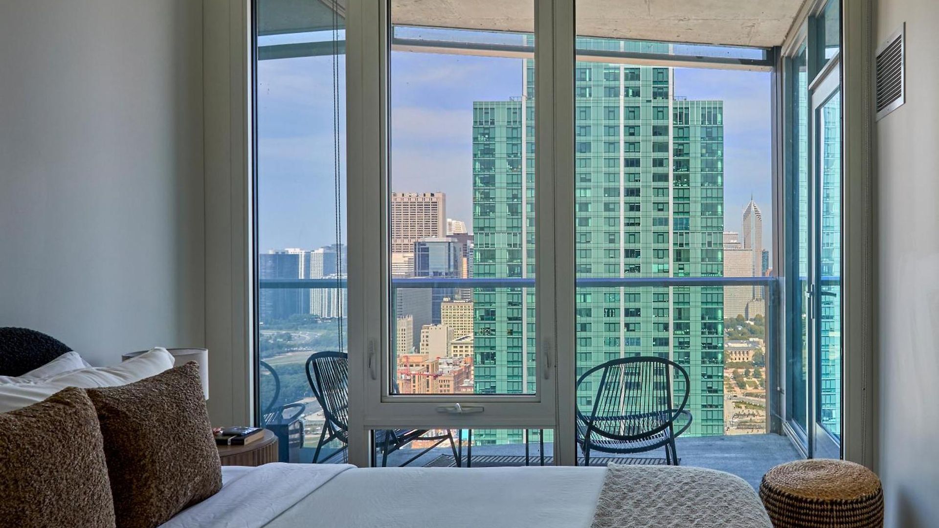 Lux Apts With Views And Amenities * Chicago