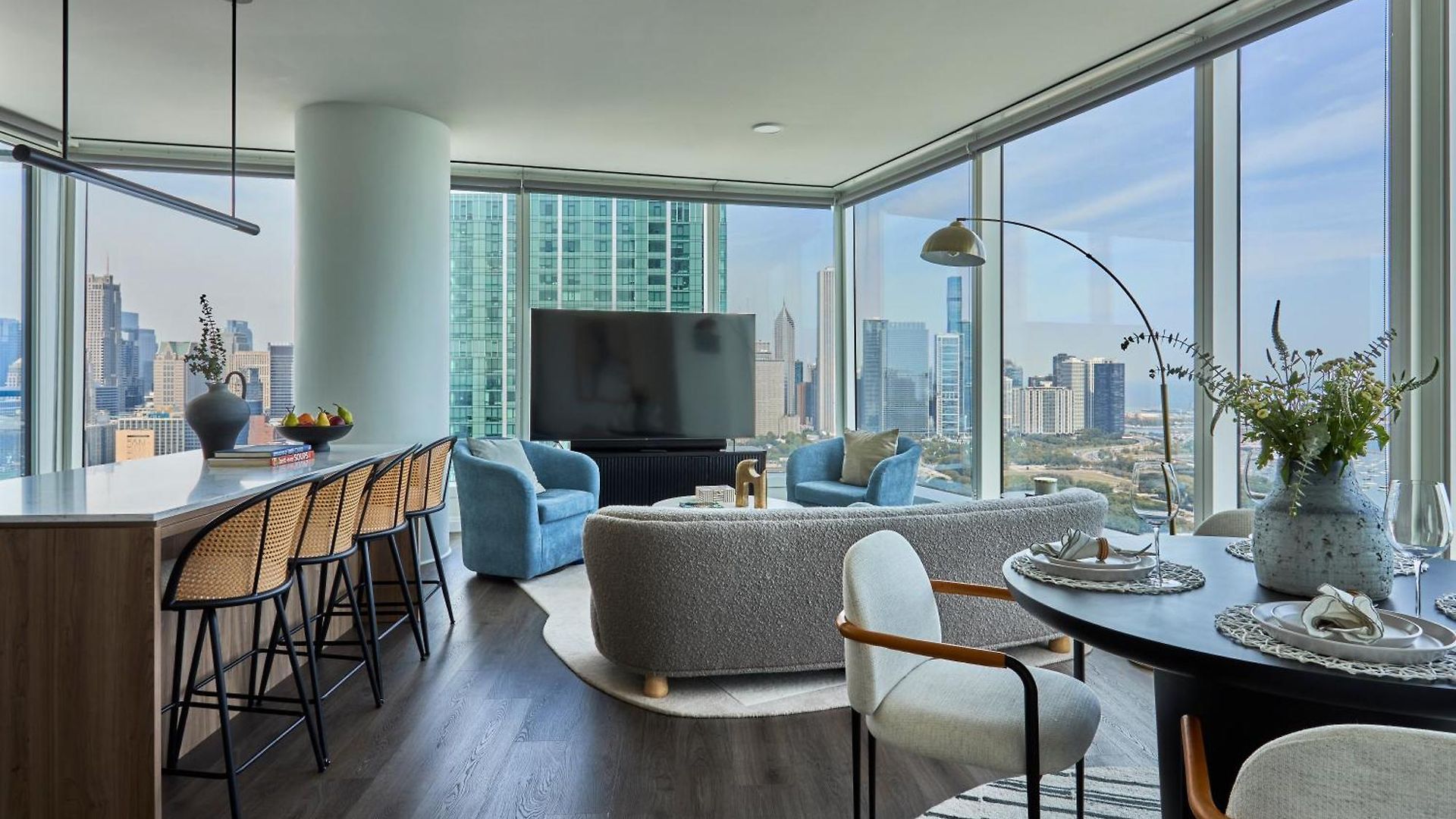 Lux Apts With Views And Amenities *