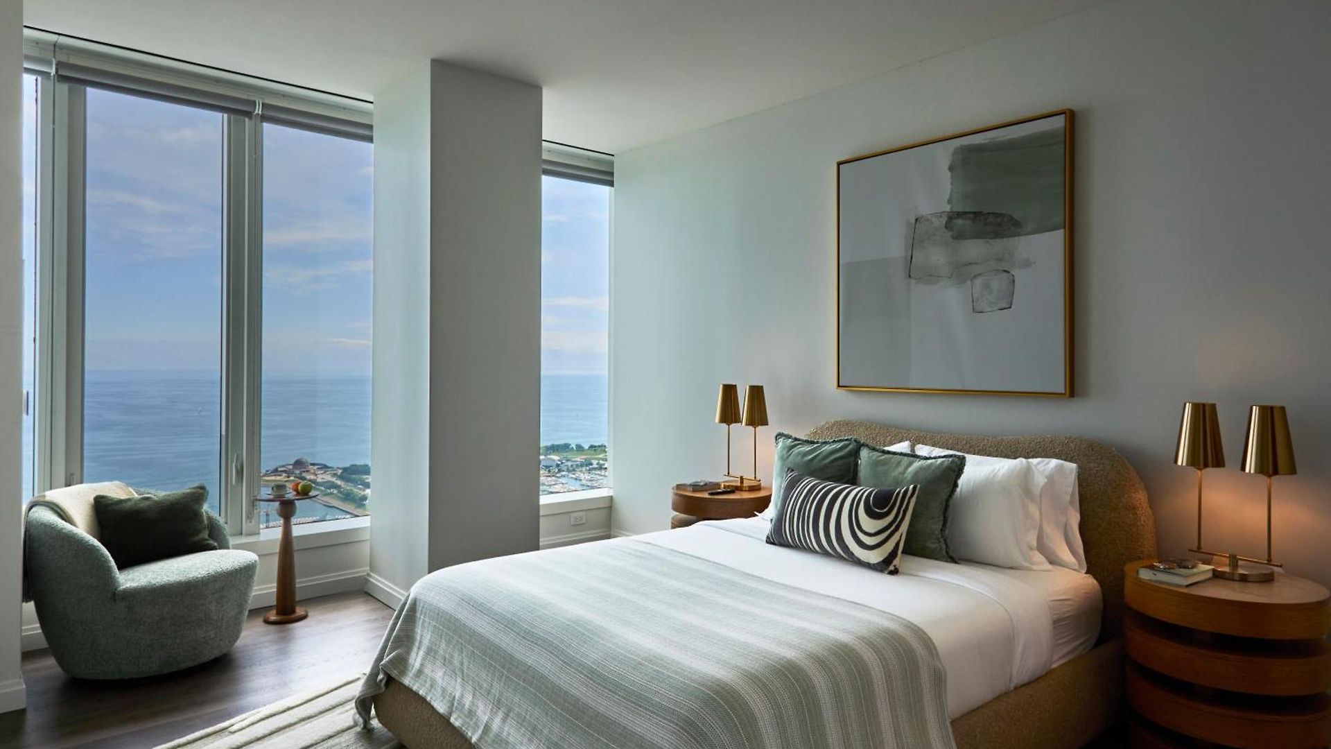 Lux Apts With Views And Amenities Apartment