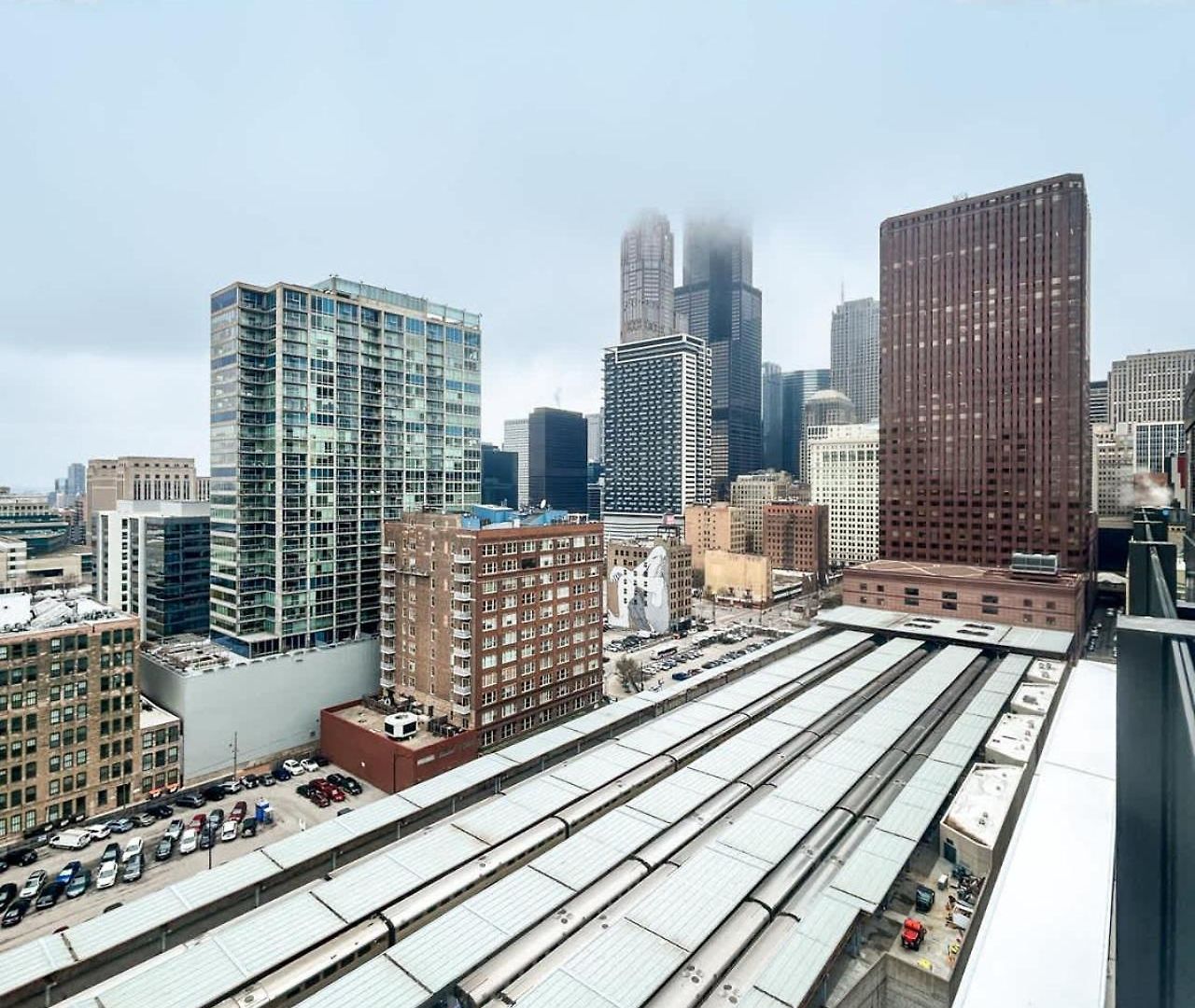 Apartment South Loop Rooftop With In & Out Parking 1 *