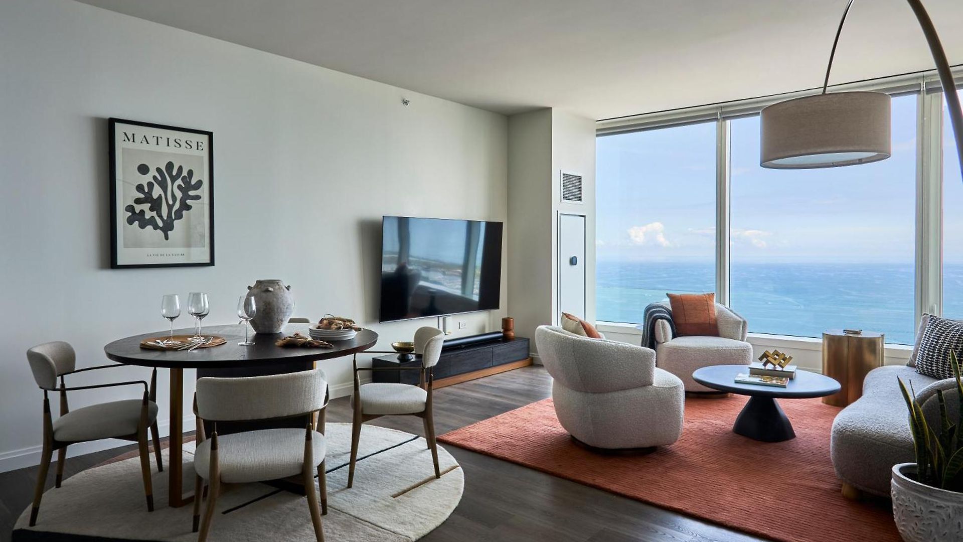 Lux Apts With Views And Amenities Apartment