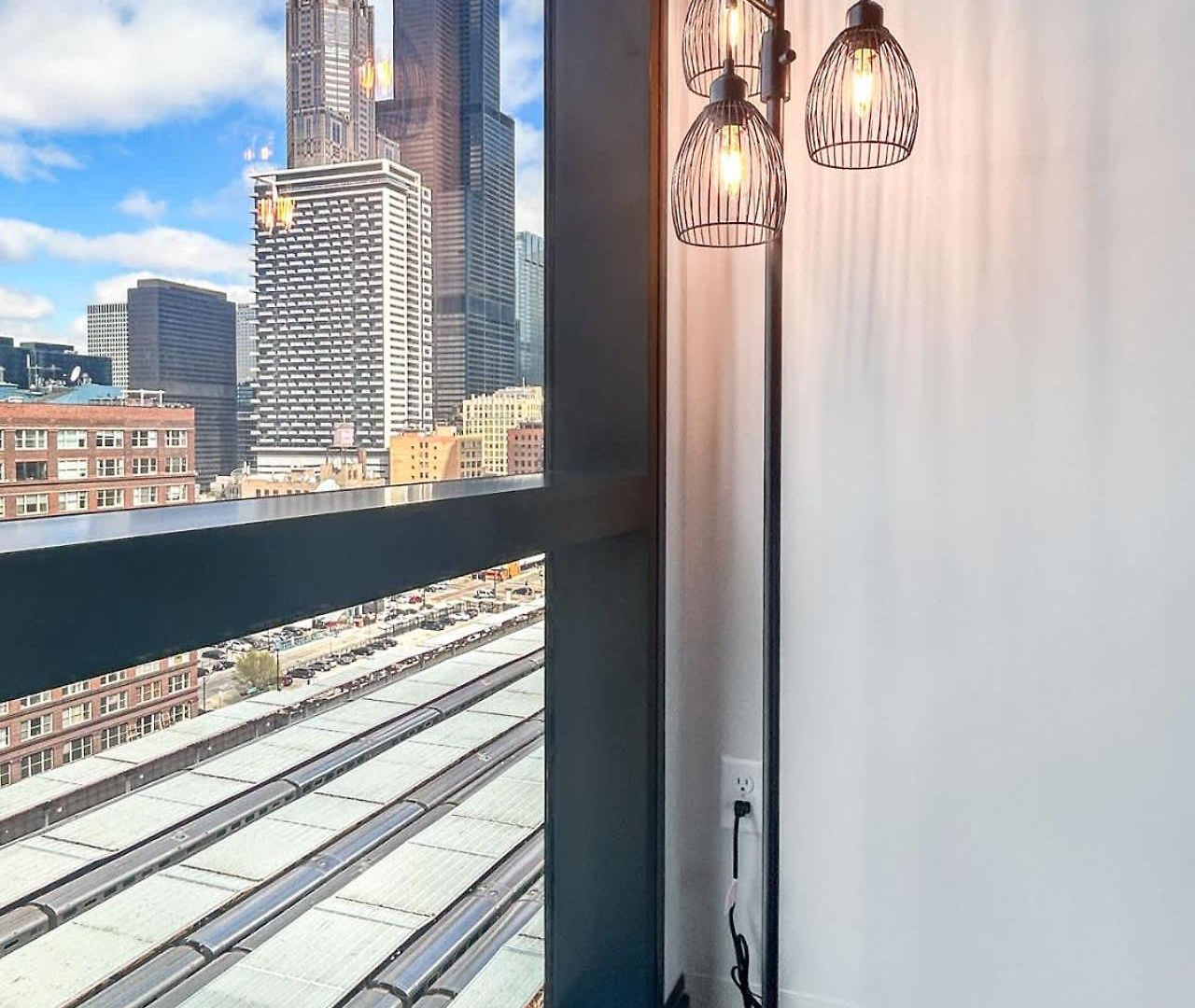 South Loop Rooftop With In & Out Parking 1 Apartment Chicago